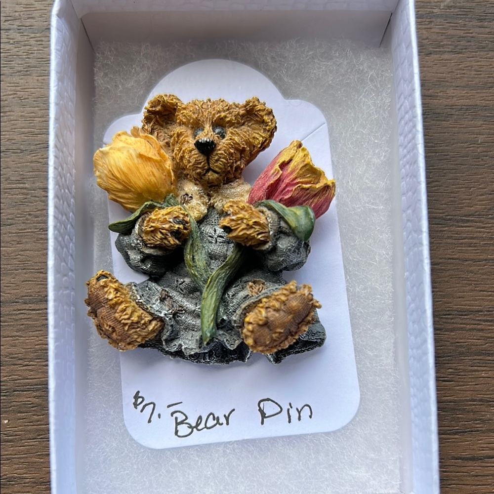 Adorable Bear Pin with Flowers